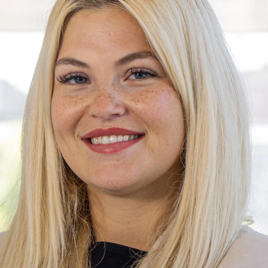 Portrait_Michelle_Stern-890x890.jpg