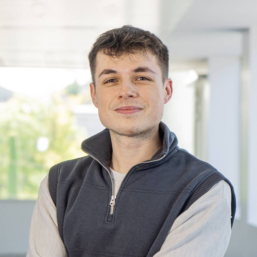 Dominik Hitzker 2-3651x3653.jpg